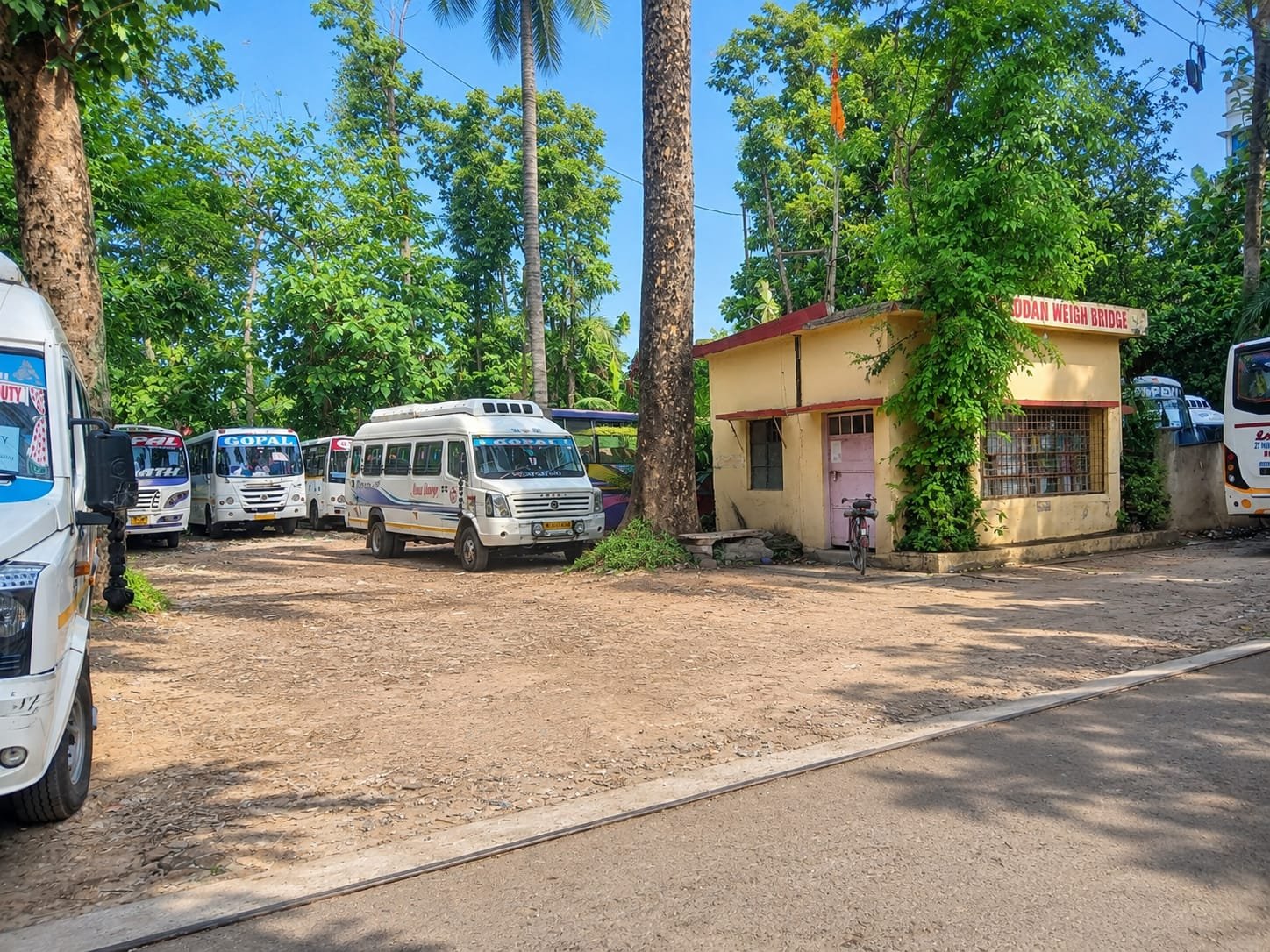 Spacious Car Parking at Bou Thakurani Banquet